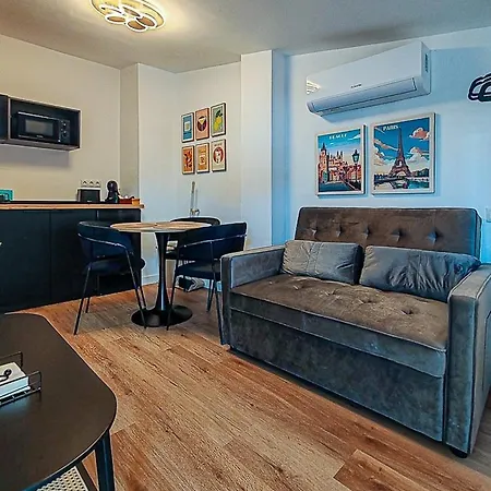 Apartment Attic Back Lion Villena